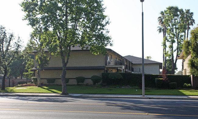 Sunset Oaks Apartments