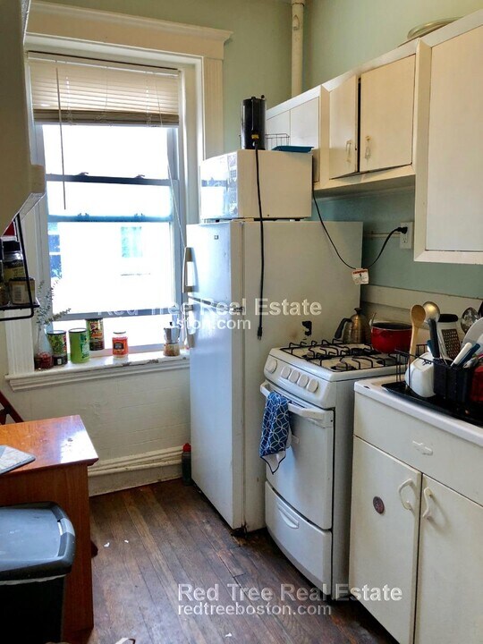 9 Egremont Rd in Boston, MA - Building Photo