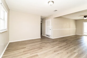 516 Elizabeth Ln in Mansfield, TX - Foto de edificio - Building Photo