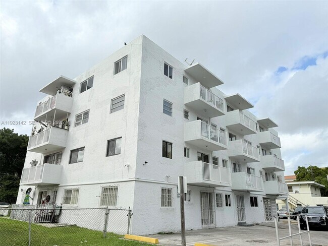 428 SW 5th Ave in Miami, FL - Building Photo - Building Photo