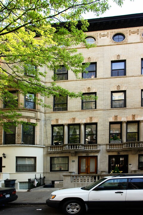 331 W 87th St in New York, NY - Building Photo