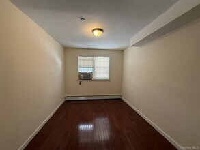 42-20 196th St in Queens, NY - Building Photo - Building Photo