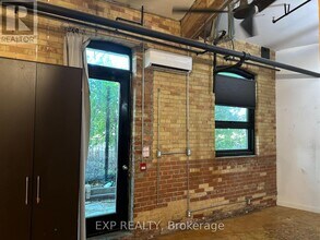 2480 Dundas St W in Toronto, ON - Building Photo - Building Photo