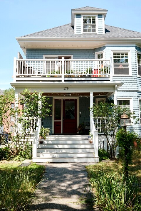 179 Dartmouth st, Unit 4 Bed 2 Bath in Portland, ME - Building Photo
