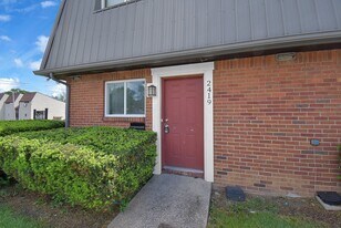 2403 Belcher Dr in Columbus, OH - Building Photo