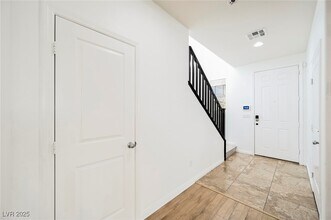 5484 Sentinel Point Ct in Las Vegas, NV - Building Photo - Building Photo