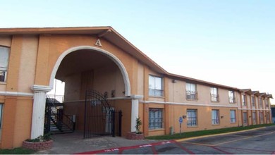 Ambassador Apartments in Fort Worth, TX - Foto de edificio - Building Photo