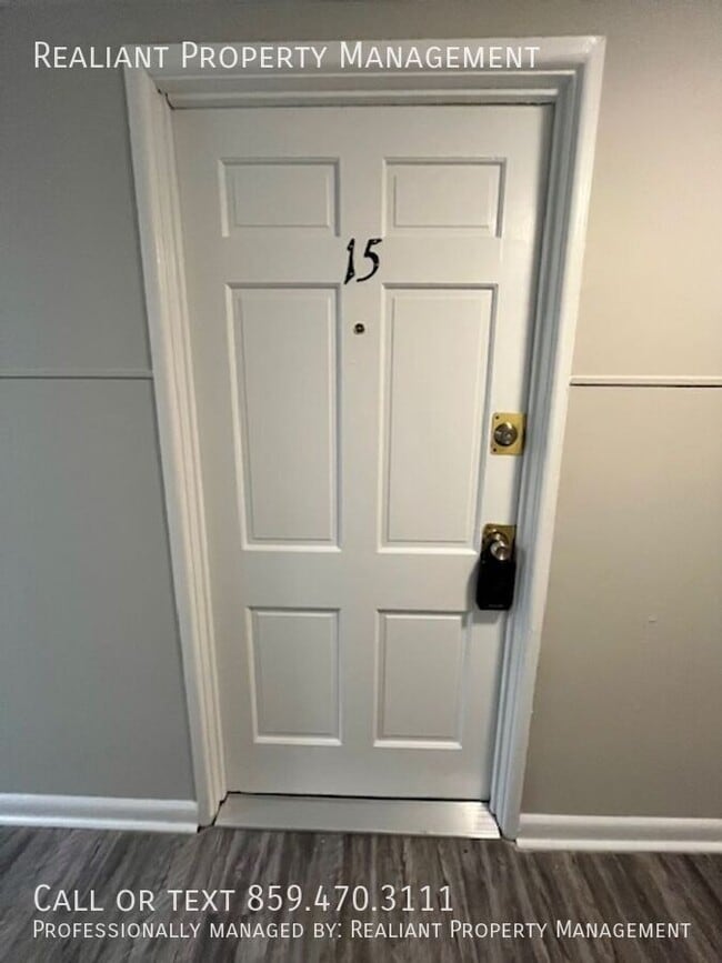 2082 Fairmont Ct in Lexington, KY - Foto de edificio - Building Photo