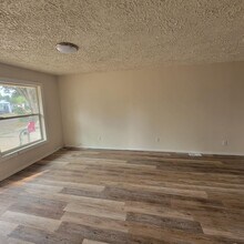 2217 E Weile Ave in Spokane, WA - Building Photo - Building Photo