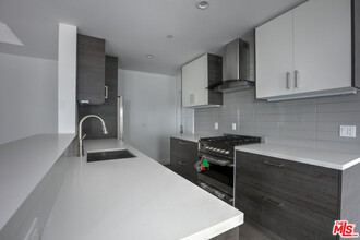 1111 Alta Loma Rd-Unit -3 in West Hollywood, CA - Foto de edificio - Building Photo
