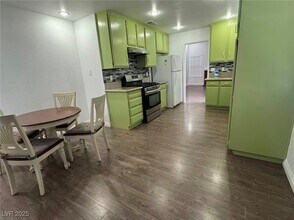 7333 Coffeyville Ave in Las Vegas, NV - Building Photo - Building Photo