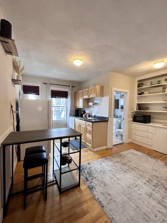 150 5th St, Unit 2 in Cambridge, MA - Building Photo