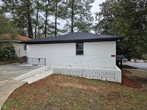 175 Holly Rd NW in Atlanta, GA - Foto de edificio - Building Photo