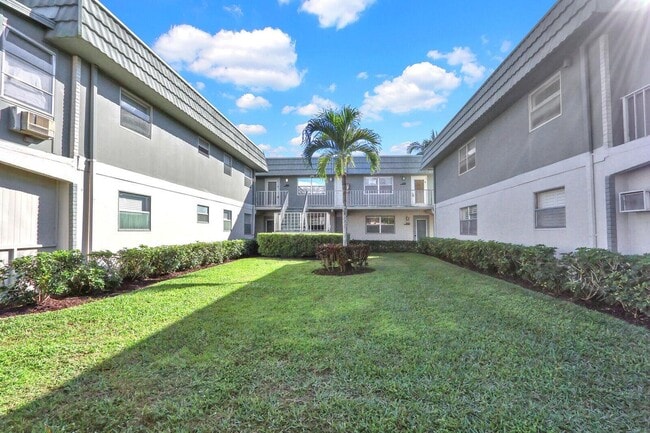 279 Flanders F in Delray Beach, FL - Building Photo - Building Photo