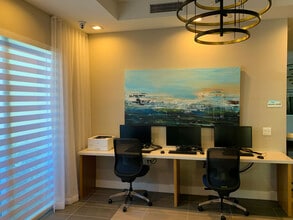 Water's Edge Apartment Homes in Miami, FL - Foto de edificio - Building Photo