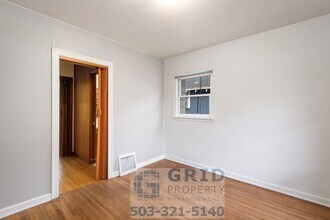 2120 N McClellan St in Portland, OR - Building Photo - Building Photo