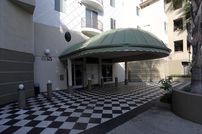 Perinos Luxury Apartments in Los Angeles, CA - Building Photo - Building Photo