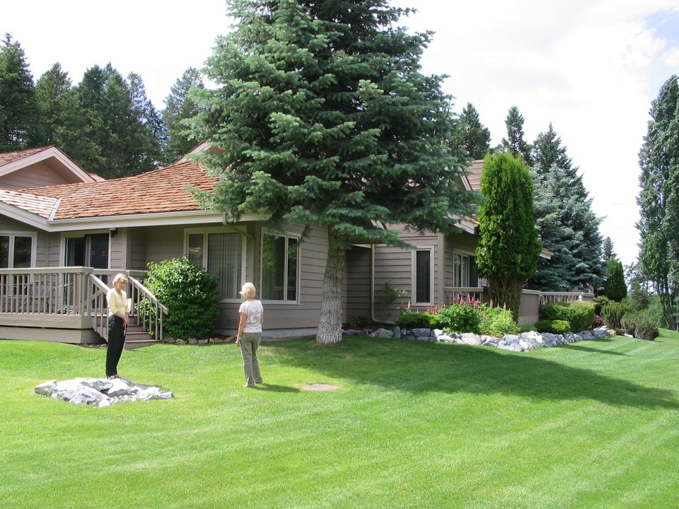 185 Golf Terrace, Unit 185E in Bigfork, MT - Foto de edificio