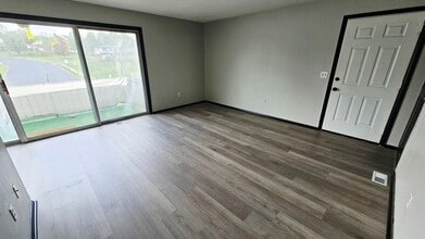 SUNSET BLVD APARTMENTS in Mansfield, OH - Building Photo - Building Photo