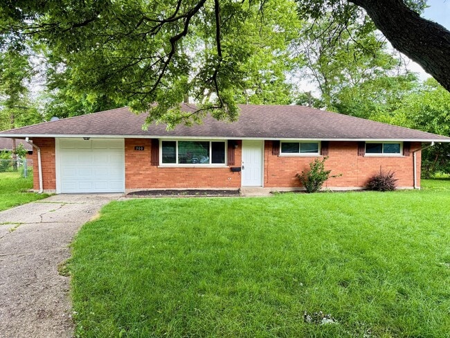 300 Ives Ln