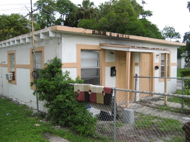 604 NW 9th Ave in Pompano Beach, FL - Foto de edificio