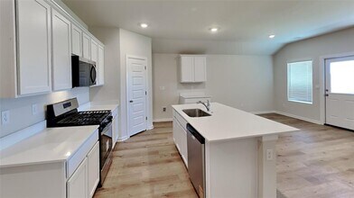 8320 NW 61st St in Oklahoma City, OK - Building Photo - Building Photo