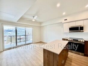 604-604 Cawston Ave in Kelowna, BC - Building Photo - Building Photo
