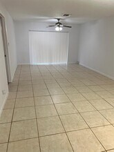 24 Laredo Pl, Unit 1 in Davie, FL - Building Photo - Building Photo