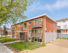9704 117th Ave NW in Edmonton, AB - Building Photo