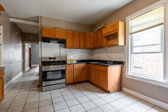 1914 N Keeler Ave, Unit 2 in Chicago, IL - Foto de edificio - Building Photo