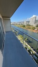 2115 Ala Wai Blvd in Honolulu, HI - Building Photo - Building Photo