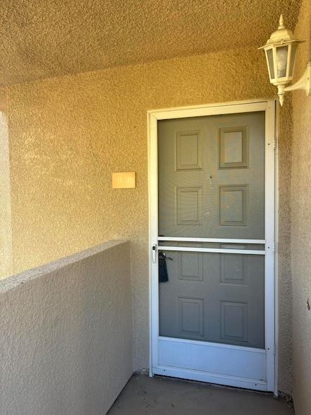 74800 Sheryl Ave, Unit 9-4 in Palm Desert, CA - Building Photo