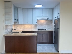 530 Valley Rd in Montclair, NJ - Building Photo - Building Photo