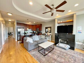 2734 N Wolcott Ave, Unit 203 in Chicago, IL - Building Photo - Building Photo