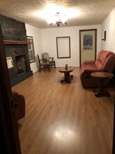 429 Hollywood Church Rd in Clarkesville, GA - Foto de edificio - Building Photo