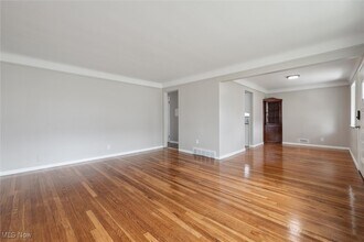 5339 Elmwood Ave in Maple Heights, OH - Foto de edificio - Building Photo
