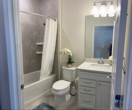 823 SE Villandry Way in Port St. Lucie, FL - Foto de edificio - Building Photo