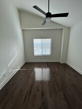 108-110 Oakwood Ct in Raymore, MO - Building Photo - Building Photo