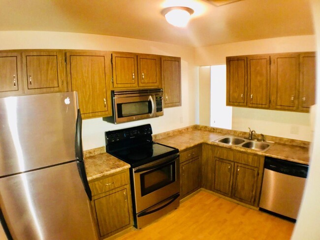425 W Willow Ct-Unit -103 in Fox Point, WI - Building Photo - Building Photo