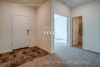 644 Cheshire Dr in Patterson, CA - Building Photo - Building Photo