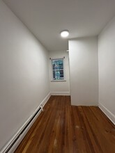 66 W 18th St, Unit 2F in Bayonne, NJ - Foto de edificio - Building Photo