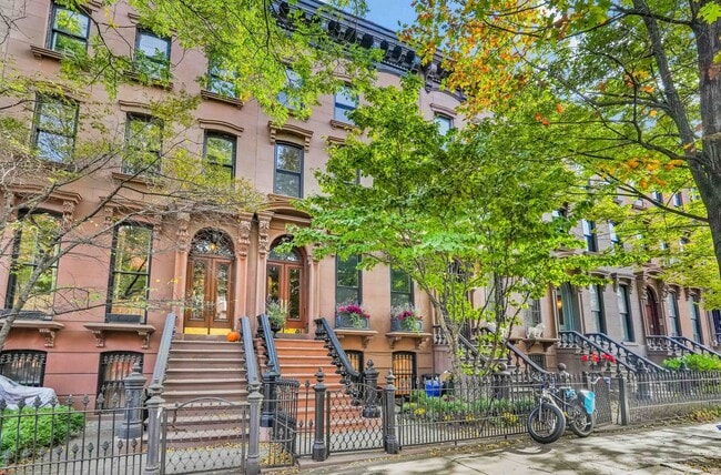 property at 25 Cambridge Pl