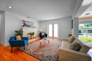 6735 SW 52nd St in Miami, FL - Building Photo