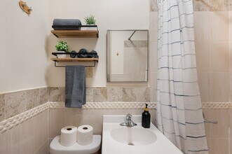 310e E 93rd St in New York, NY - Building Photo - Building Photo