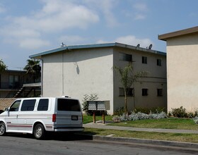 1210-1214 S Pacific Ave in Santa Ana, CA - Foto de edificio - Building Photo