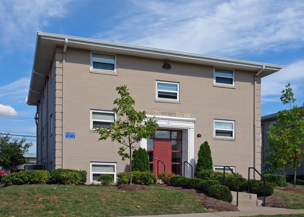 The Broadmoor in Lexington, KY - Building Photo