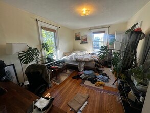 5 Day St, Unit 2 in Cambridge, MA - Foto de edificio - Building Photo