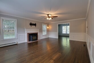 28 Eagle Ct in Greenland, NH - Foto de edificio - Building Photo