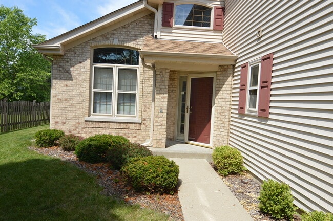 519 Indian Ridge Trail in Wauconda, IL - Building Photo - Building Photo