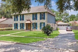 4311 Meadowbank Dr in Seabrook, TX - Foto de edificio - Building Photo